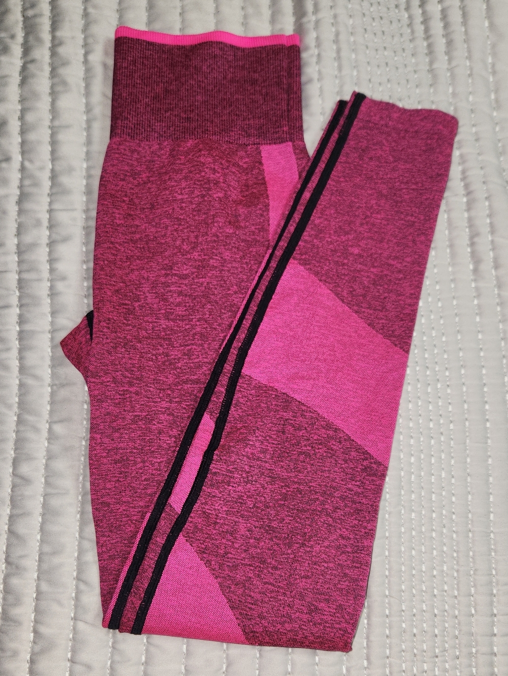 PINK Victoria's Secret Hot Pink & Dark Pink Seamless Leggings